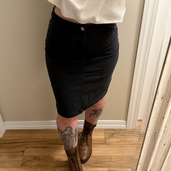 Dresses & Skirts - Classic Black Denim Skirt